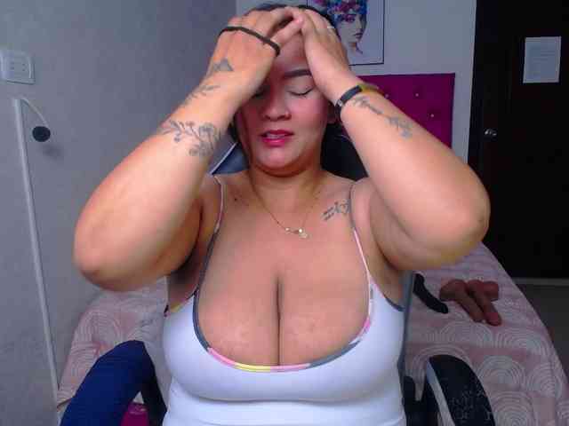 KrissSweetBoobs webcam