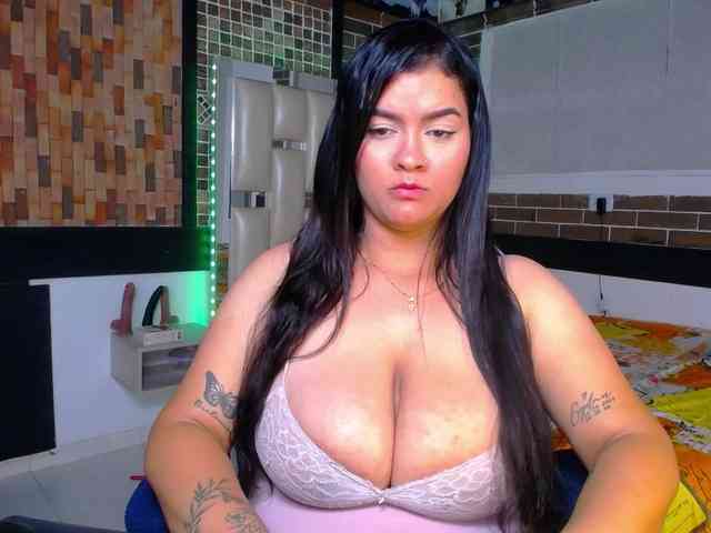 KrissSweetBoobs webcam
