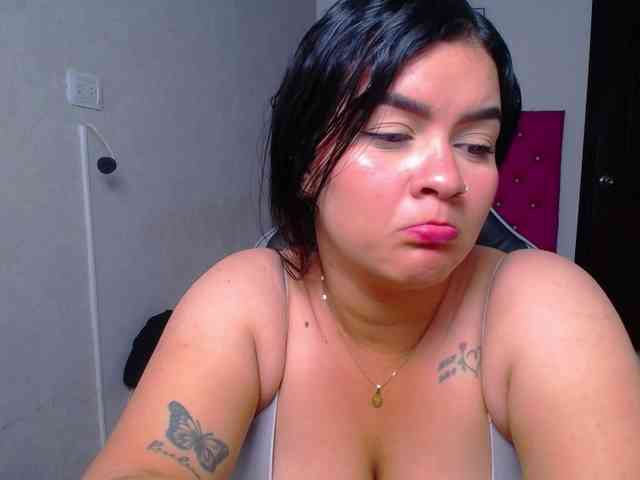 KrissSweetBoobs webcam