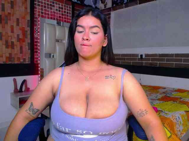 KrissSweetBoobs webcam