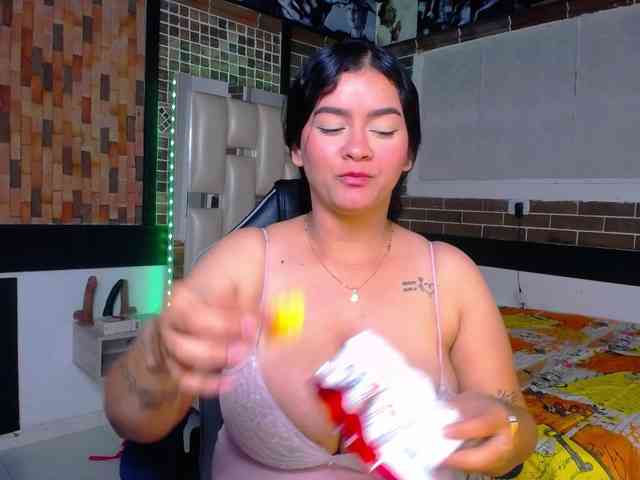 KrissSweetBoobs webcam