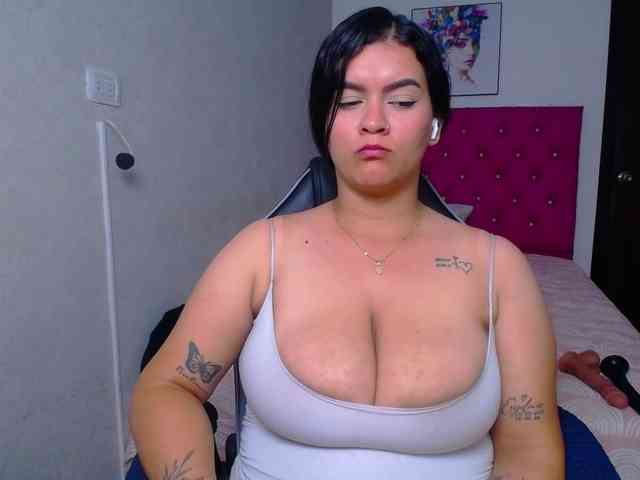 KrissSweetBoobs webcam