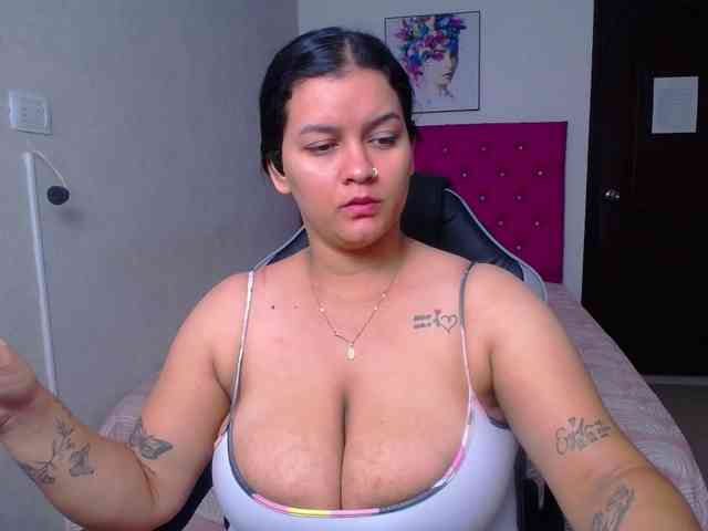 KrissSweetBoobs webcam