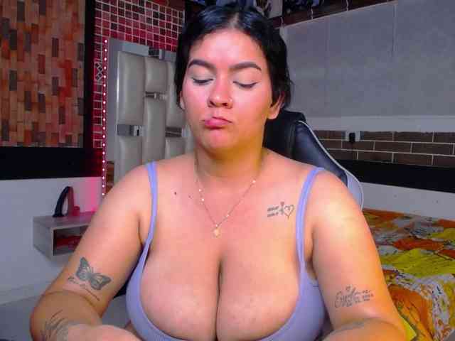 KrissSweetBoobs webcam