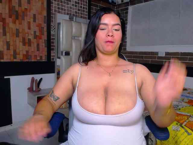 KrissSweetBoobs webcam