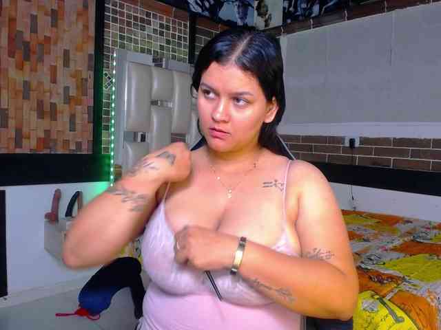 KrissSweetBoobs webcam