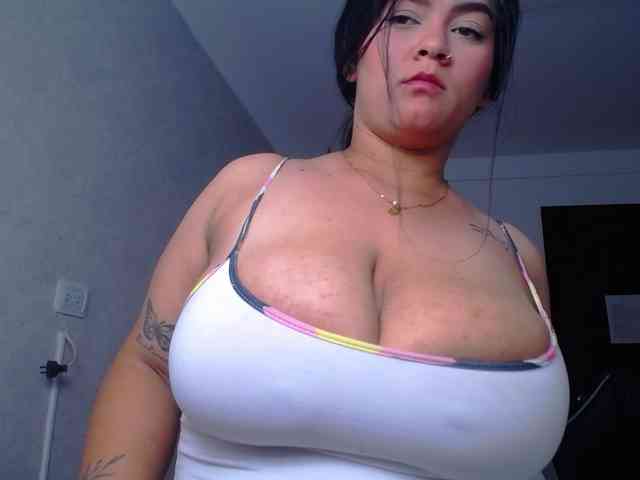 KrissSweetBoobs webcam