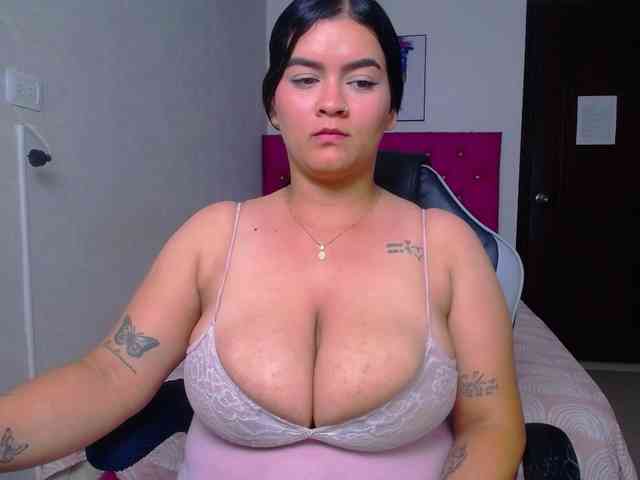 KrissSweetBoobs webcam
