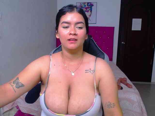 KrissSweetBoobs webcam
