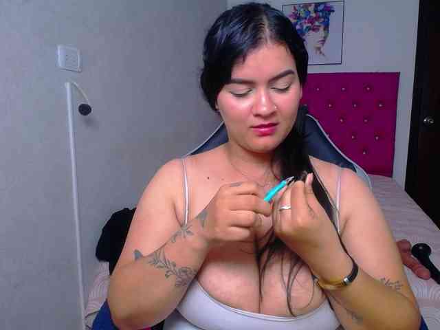 KrissSweetBoobs webcam