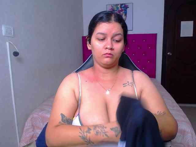 KrissSweetBoobs webcam