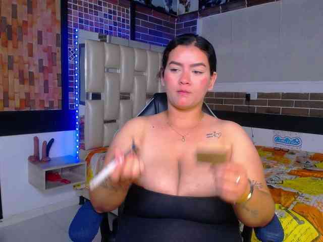 KrissSweetBoobs webcam