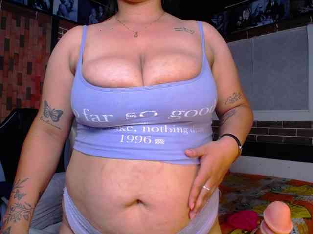 KrissSweetBoobs webcam