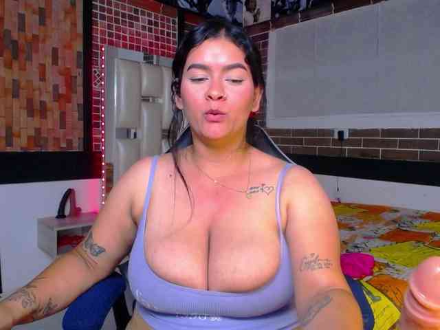 KrissSweetBoobs webcam