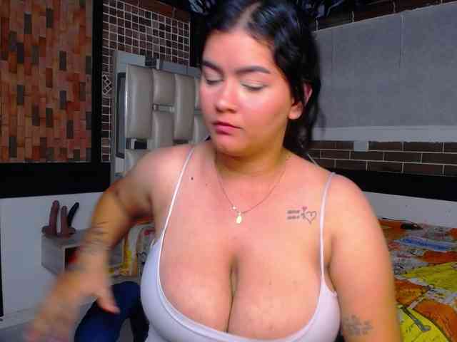 KrissSweetBoobs webcam