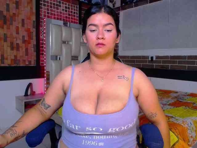 KrissSweetBoobs webcam