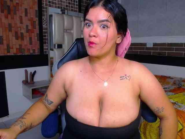 KrissSweetBoobs webcam