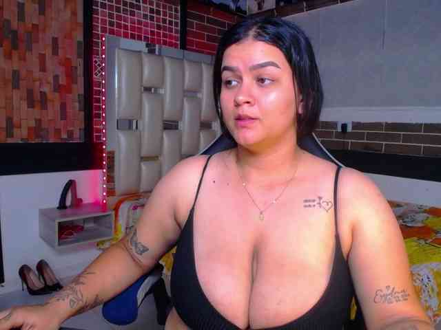 KrissSweetBoobs webcam