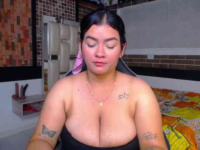 KrissSweetBoobs webcam