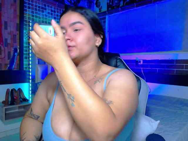 KrissSweetBoobs webcam