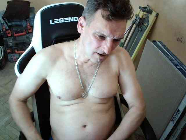 HugeFanny HugeFanny