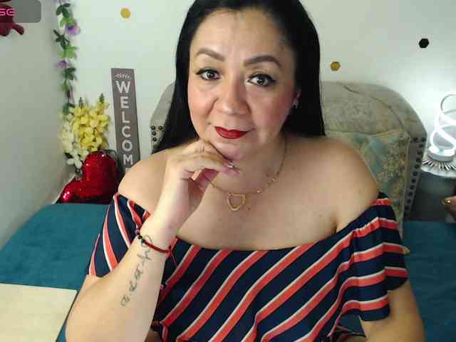 Lady-mature webcam