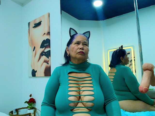 girl-amada live webcam show