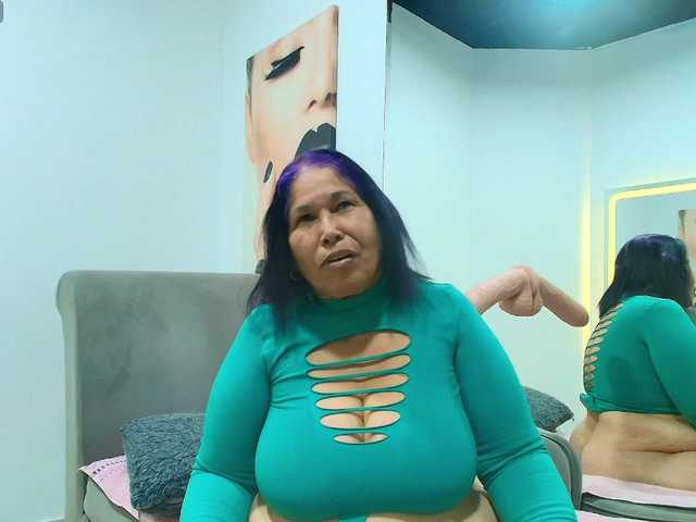 girl-amada live webcam show
