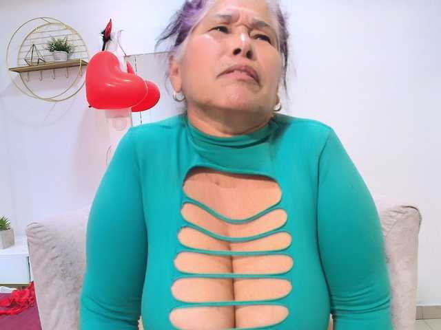 girl-amada live cam preview