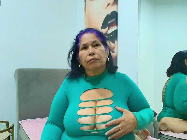 girl-amada live webcam show