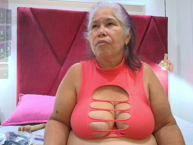 girl-amada live cam preview