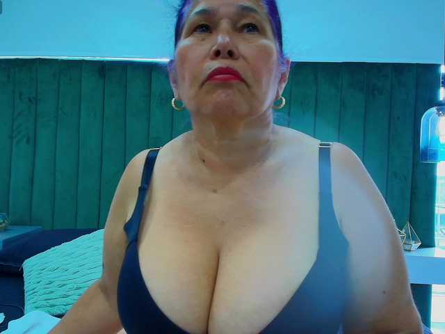 girl-amada live cam on BongaCams