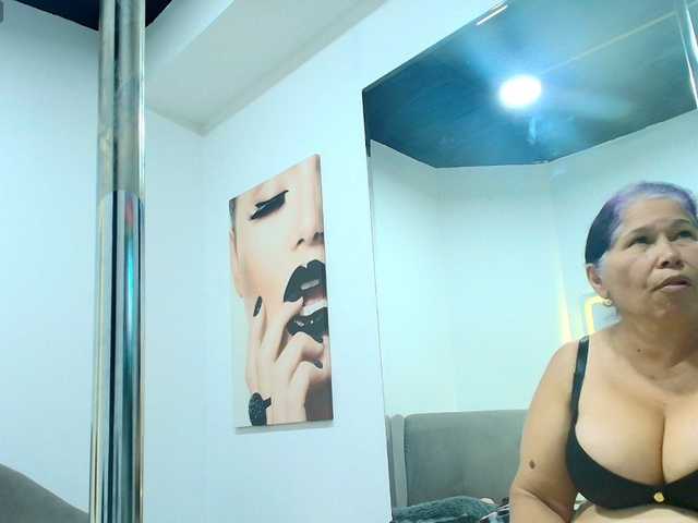 girl-amada live webcam show