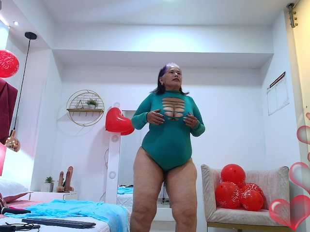 girl-amada live cam preview