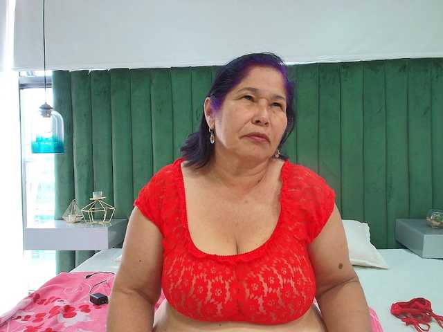 girl-amada live cam on BongaCams