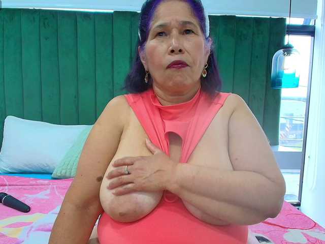 girl-amada live cam on BongaCams