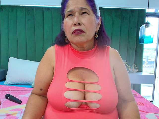 girl-amada live cam on BongaCams