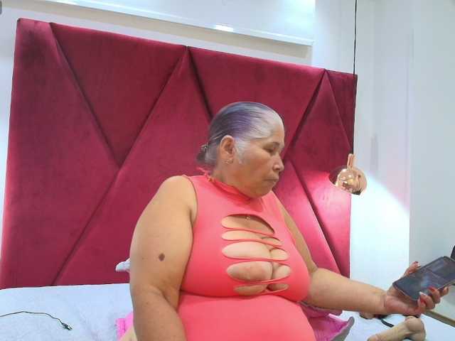 girl-amada live cam preview