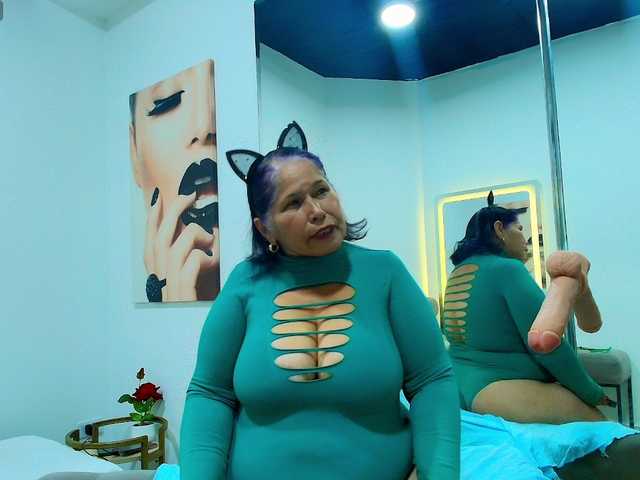 girl-amada cam belle