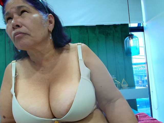 girl-amada live cam on BongaCams