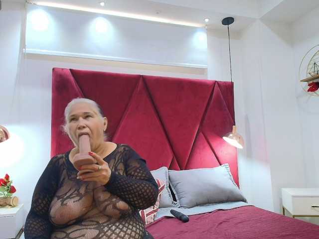 girl-amada live cam preview