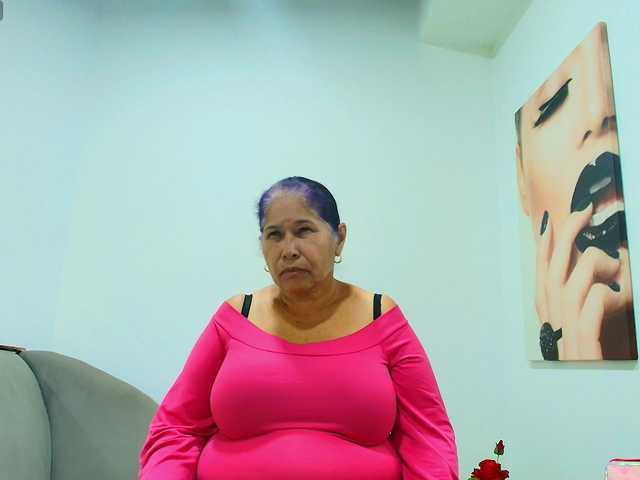 girl-amada live cam on BongaCams