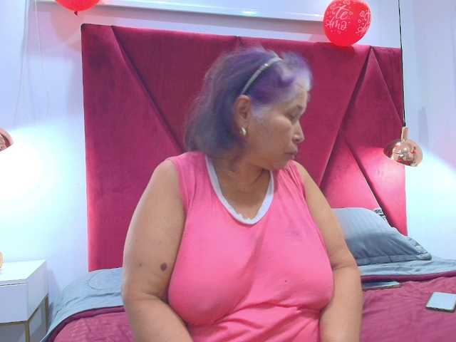 girl-amada live cam preview