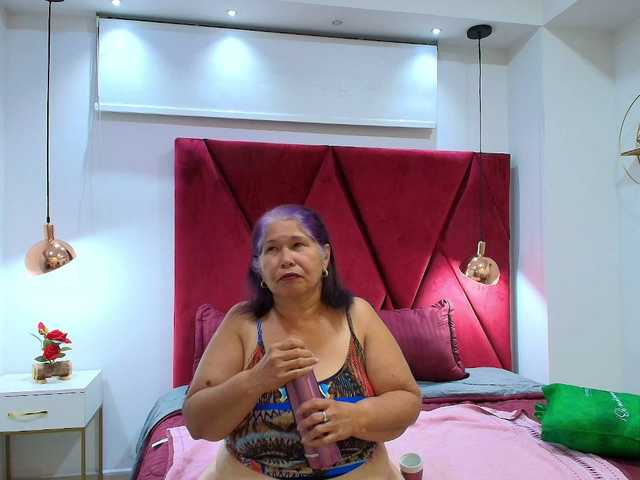 girl-amada live cam on BongaCams