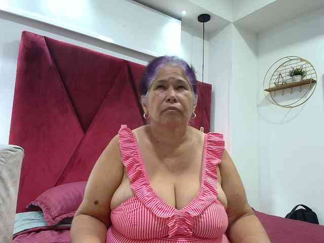 girl-amada Live Webcam on BongaCams