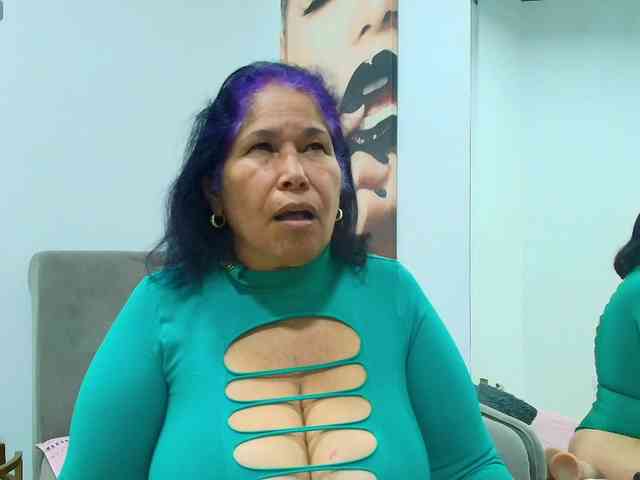 girl-amada Live Webcam on BongaCams