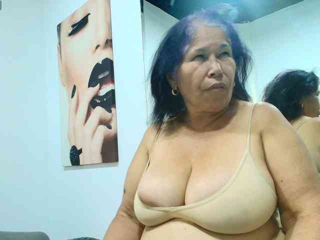 girl-amada live female cam on bongacams