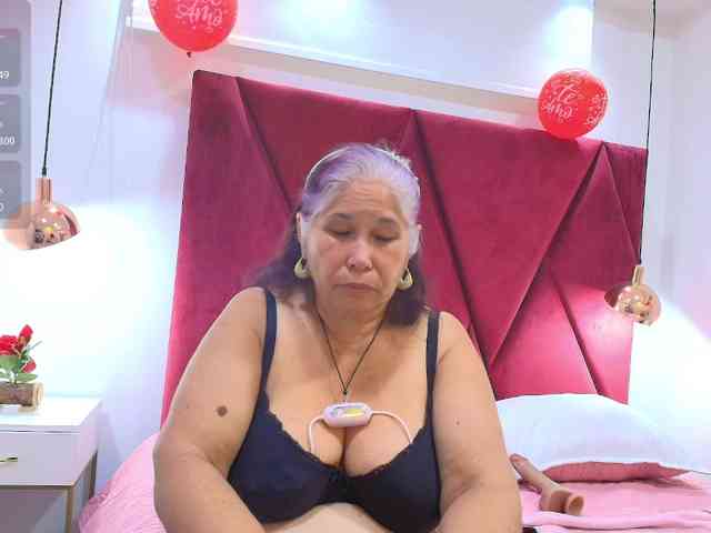 girl-amada's webcam live show