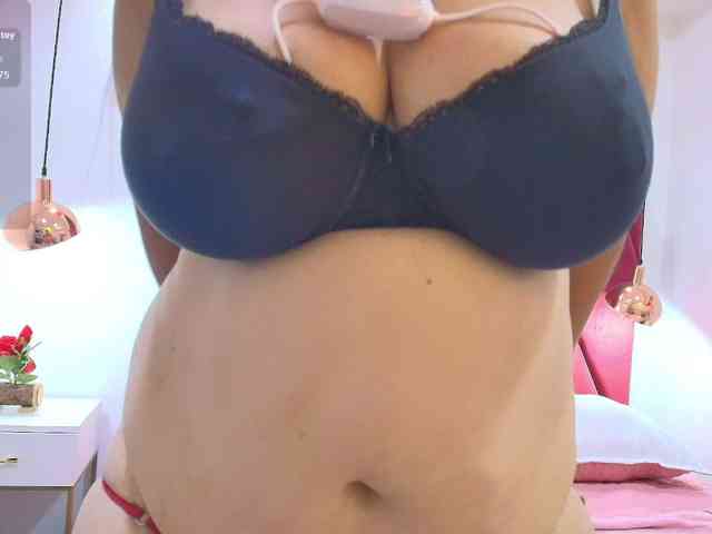 girl-amada's webcam live show