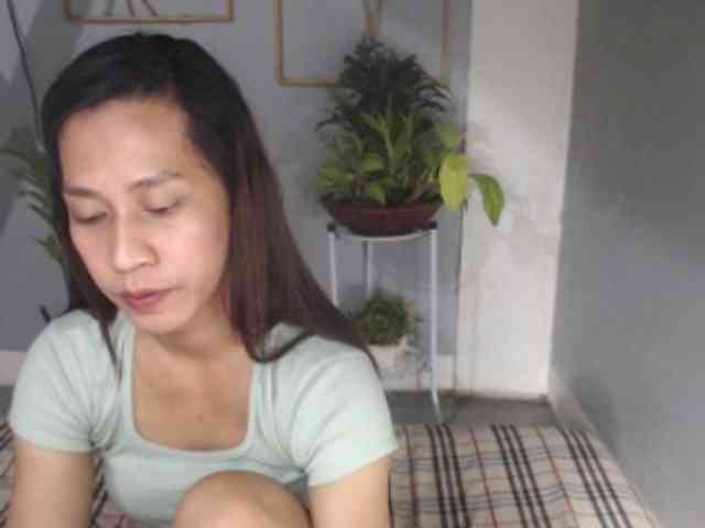 Foxyfairysuckable's cam show statistics and live stream